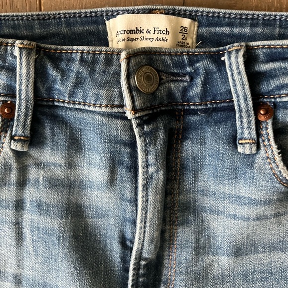 Abercrombie High Rise Super Skinny Ankle Jeans - Size 26 (Short) - Picture 4 of 5